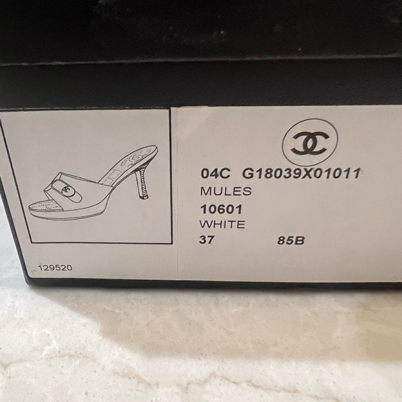 Chanel beautiful InterlockingCC Logo Sandals  size 7 in EUC with box - Picture 5 of 10